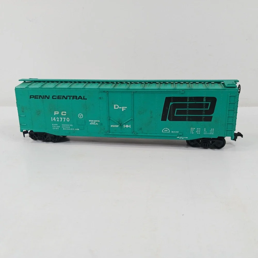 HO Scale Penn Central 50ft Sliding Door Boxcar Jade Green PC 142770 Vintage